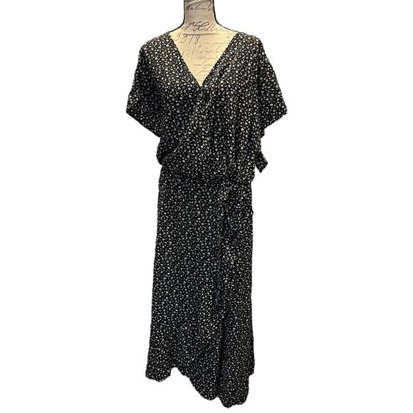 BloomChic Dresses & Skirts - Bloomchic Black White Floral Faux Wrap Dress Size 28
